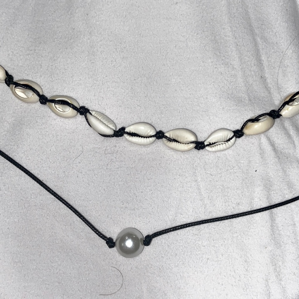 Shell and pearl necklace set